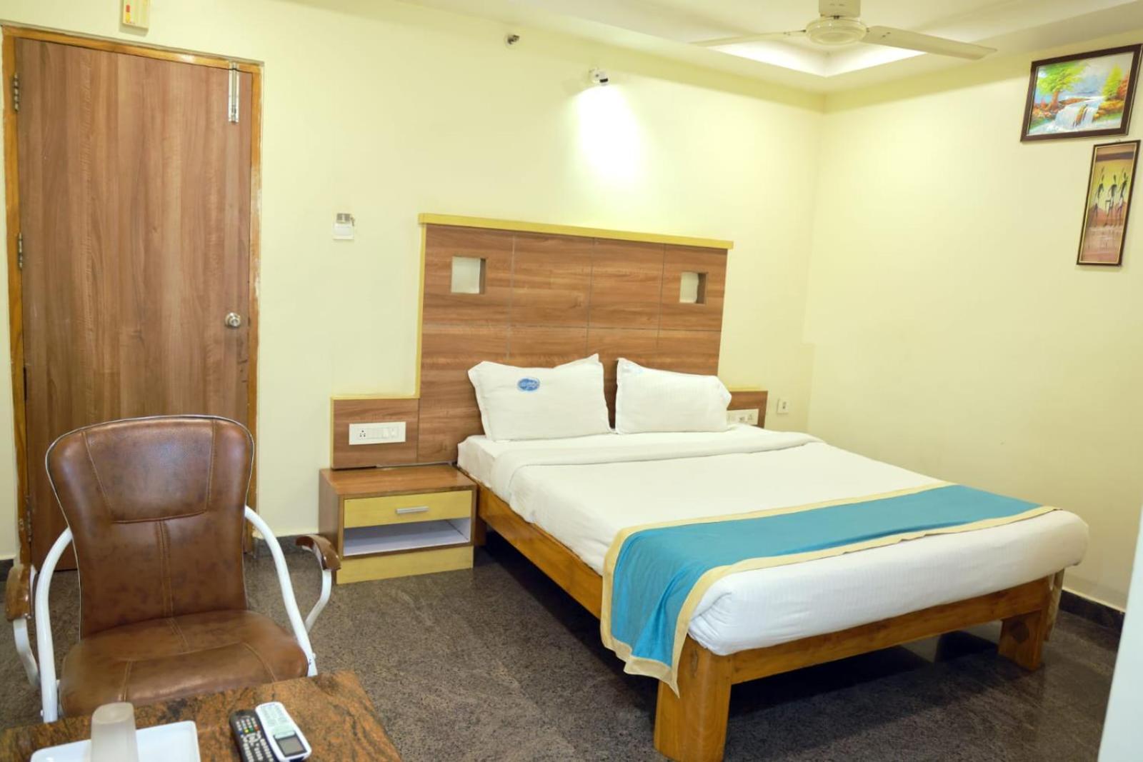Hotel Way Inn Grand Tirupati Exterior foto